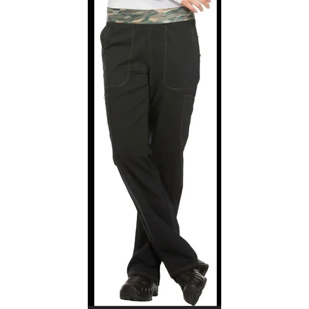 Dickie’s camo top relaxed scrubs